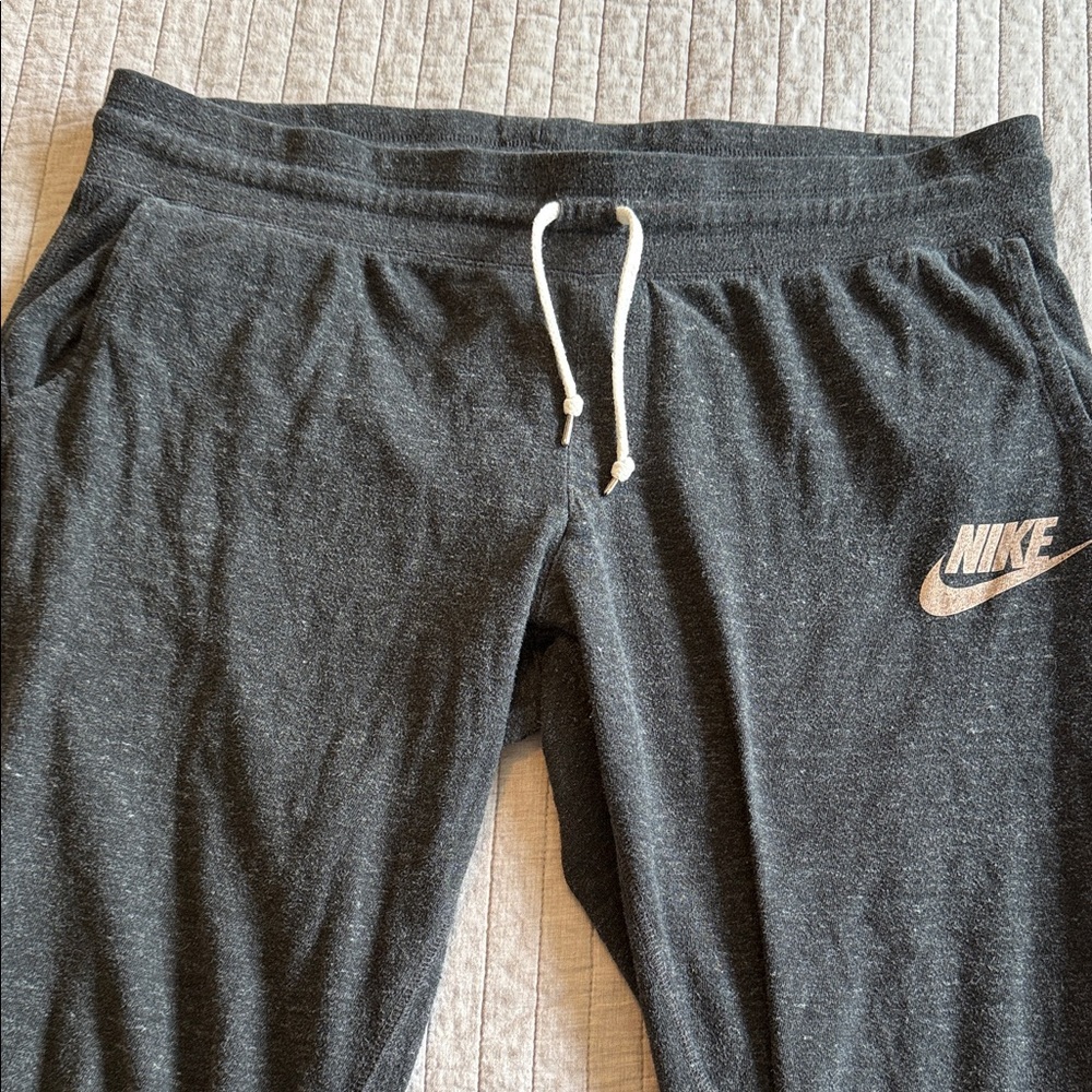 Nike Cropped Jogger Sweatpants with White Drawstring Size XL - Picture 4 of 6